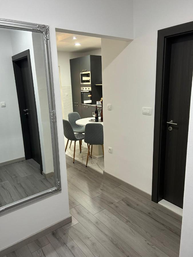 Apartment Marko With A Beautiful View Of The Sea Kaštel Sućurac المظهر الخارجي الصورة