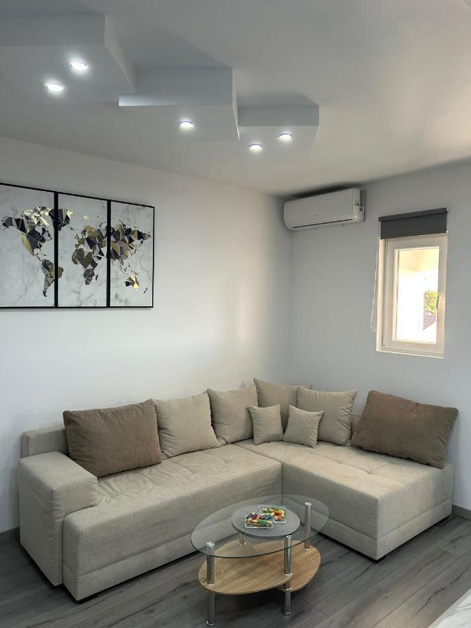Apartment Marko With A Beautiful View Of The Sea Kaštel Sućurac المظهر الخارجي الصورة