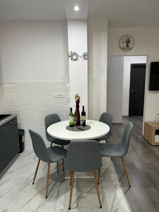 Apartment Marko With A Beautiful View Of The Sea Kaštel Sućurac المظهر الخارجي الصورة